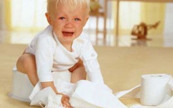 Vào viện ngay khi trẻ tiêu chảy có biểu hiện này
