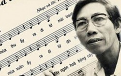 Dư luận dậy sóng vì dừng lưu hành ‘Màu hoa đỏ’