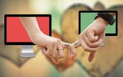 Để cha mẹ chấp nhận bạn gái single mom, hơn tuổi