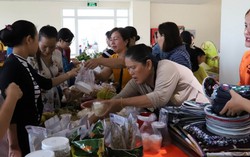 Cần Thơ: Chị em chen chân mua sản phẩm thân thiện với môi trường
