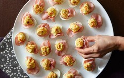 Trứng nhồi 'quý bà'