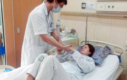 1 phụ nữ bị đột quị não nghi do thuốc tránh thai