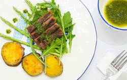 Bò áp chảo kèm rau củ nướng bổ sung dinh dưỡng cho cơ thể