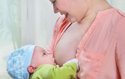 Phát hoảng vì sữa mẹ có máu