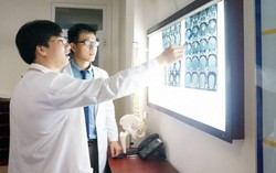 Phẫu thuật u não 'khủng' cứu nữ bệnh nhân trẻ tuổi