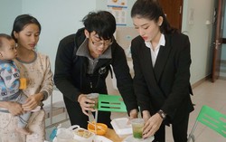 Á hậu Huyền My tặng quà Tết cho bệnh nhi 