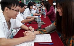 'Bóng hồng' hào hứng đi hiến máu 
