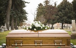 Người dân 'vùng đất đắt đỏ' phải vay nặng lãi phí mai táng