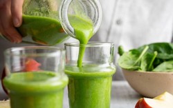 Top 4 loại sinh tố xanh giúp điều trị huyết áp cao