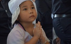 'Bố đi đâu rồi, sao không về tiếp khách'