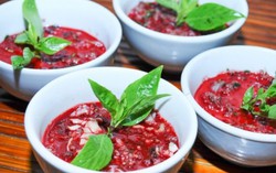 Phụ nữ đầu tiên dính liên cầu khuẩn do ăn tiết canh