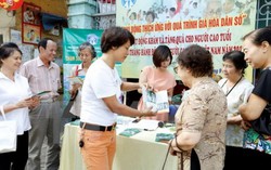 Hà Nội chăm sóc người cao tuổi sinh con một bề là gái