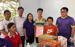 Nước mắt hạnh phúc của gia đình nghèo được nhận nhà tình thương
