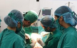 Cô giáo 14 năm 'cõng' khối u trọng lượng như trẻ 8 tuổi
