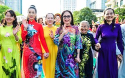 Mặc áo dài được miễn phí vé vào cổng Đầm Sen