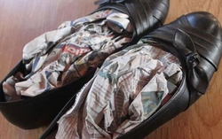 4 cách khử mùi hôi ở giày