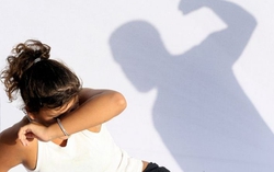 Nỗi sợ hãi vì bố bạo hành, doạ giết mẹ 