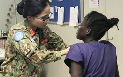 Bác sĩ Việt được tặng bò khi giúp vợ thống đốc ở Nam Sudan 'mẹ tròn con vuông'
