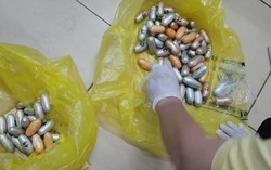 Nuốt gần 1,6kg cocain trong bụng khi đi máy bay hòng qua mắt Hải quan