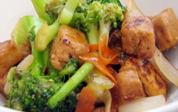 Đậu phụ xào hoa lơ xanh