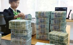 Ngân hàng ồ ạt tăng lãi suất tiền gửi để 'hút' tiền nhàn rỗi trong dân
