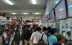 Người dân TPHCM tấp nập về quê nghỉ lễ