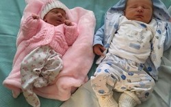 Bé trai 5,6 kg sinh thường ở Anh