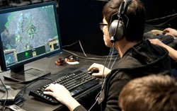 Có nên cưới người chồng nghiện game?