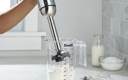 Chọn mua máy đánh trứng hay máy xay cầm tay để làm bánh?