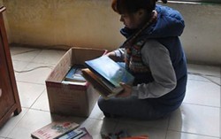 Con tặng truyện cũ cho trẻ em nghèo