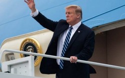 Tổng thống Donald Trump vẫy tay chào Việt Nam khi lên chuyên cơ rời Hà Nội