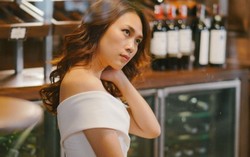 Mỹ Tâm khóc như mưa trong MV 'Nơi mình dừng chân'