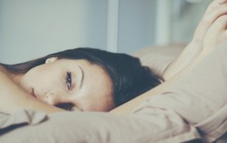 Suýt mất mạng vì tự phá thai