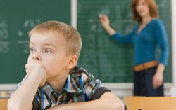 Điều cha mẹ nên làm giúp trẻ tự kỷ hòa nhập tốt ở môi trường tiểu học