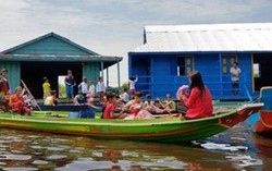 Khánh thành lớp học trên bè nổi cho con em Việt kiều ở Campuchia
