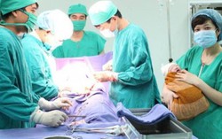 5 phút cứu sống mẹ con sản phụ bị hội chứng suy thai