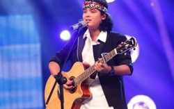 Bé Jayden cực chất hát ‘Let it be’ cùng guitar
