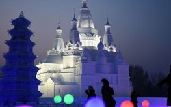 Ghé thăm lâu đài băng tuyết lớn nhất thế giới
