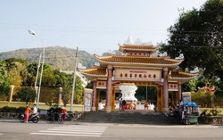 Sôi động tour du lịch kết hợp hành hương