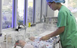 Chăm sóc trẻ sinh non nghiêm ngặt thế nào?