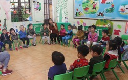 Bắc Ninh: Phụ huynh đi chợ tự lo bữa ăn bán trú cho trẻ giữa tâm bão ‘sán lợn’