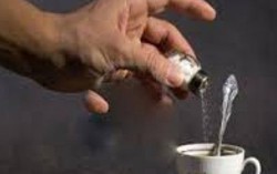 Đầu độc mẹ vì bị cấm yêu