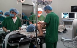 Đang thăm khám, nữ bác sĩ bị chồng bệnh nhân hành hung