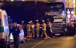 Khoảnh khắc xe tải tốc độ 64km/h lao vào chợ Noel Đức
