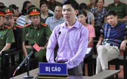 VKS và Điều tra viên cho xem bản cung người khác để bác sĩ Lương khai giống nhau