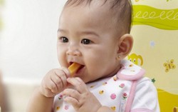6 lợi ích tuyệt vời khi để bé tự ăn dặm