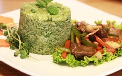 Cơm mầm xanh lạ mắt ngon miệng