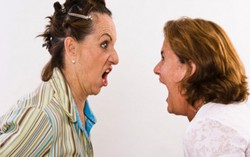 Con trai ngoại tình, mẹ chồng trách cả con dâu lẫn thông gia