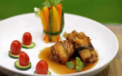 Cá điêu hồng cuộn giò sống chiên giòn