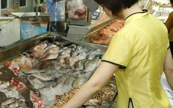 Đừng nghĩ thực phẩm mua trong siêu thị là yên tâm